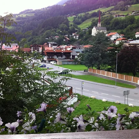 Garni Gerhard אוץ