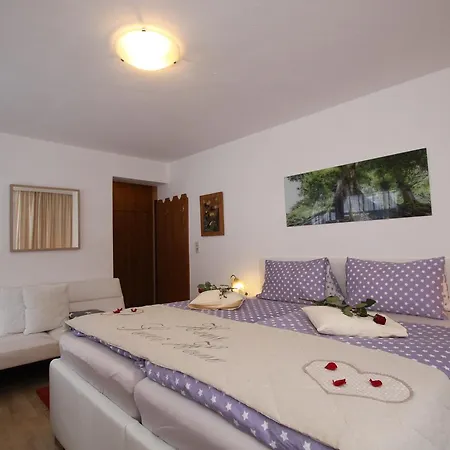 Bed & Breakfast Garni Gerhard Oetz